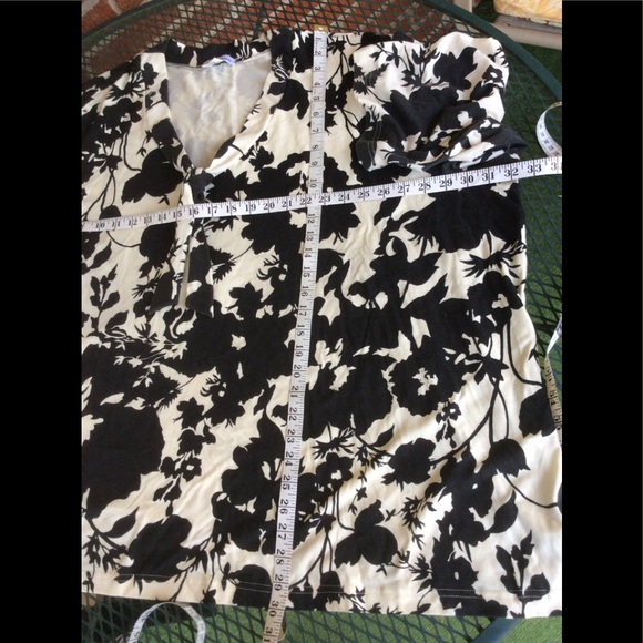 Kim & Cami Floral top Size 5x - Picture 2 of 4